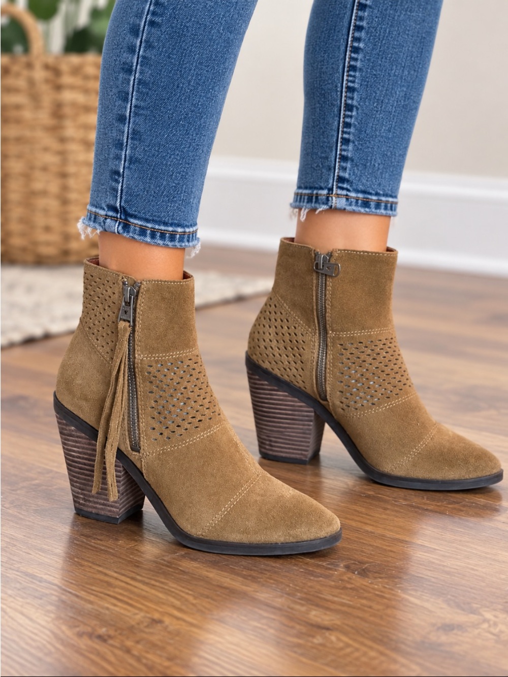 Lucky Brand LK-Rames Tan Suede Perforated Tassel Ankle Booties Size 8